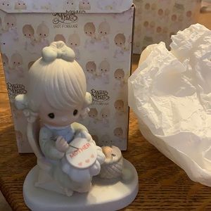 Precious Moments figurine ‘Mother sew dear.’